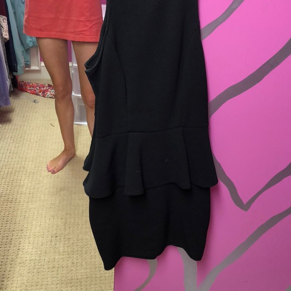 black dress - Picture 1 of 1